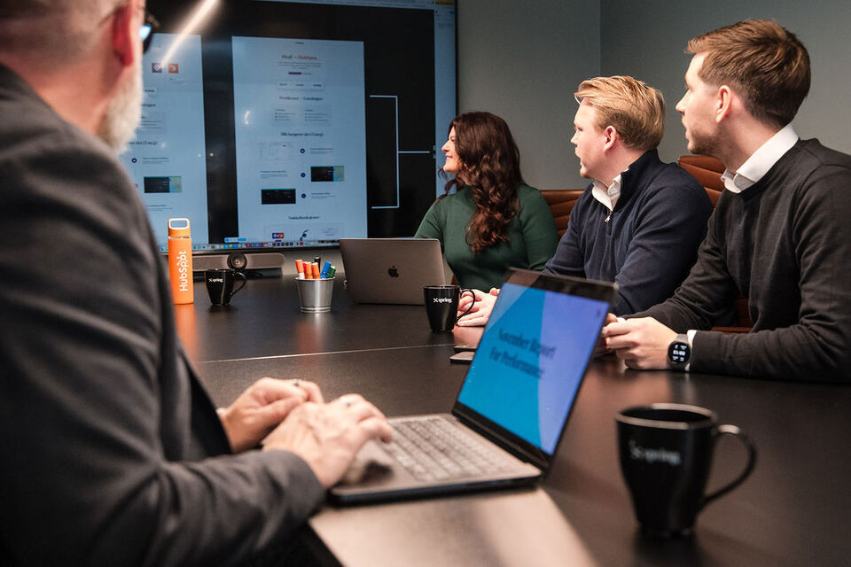 Growth as a Service vs fractional CMO: hva løser de egentlig hver for seg?