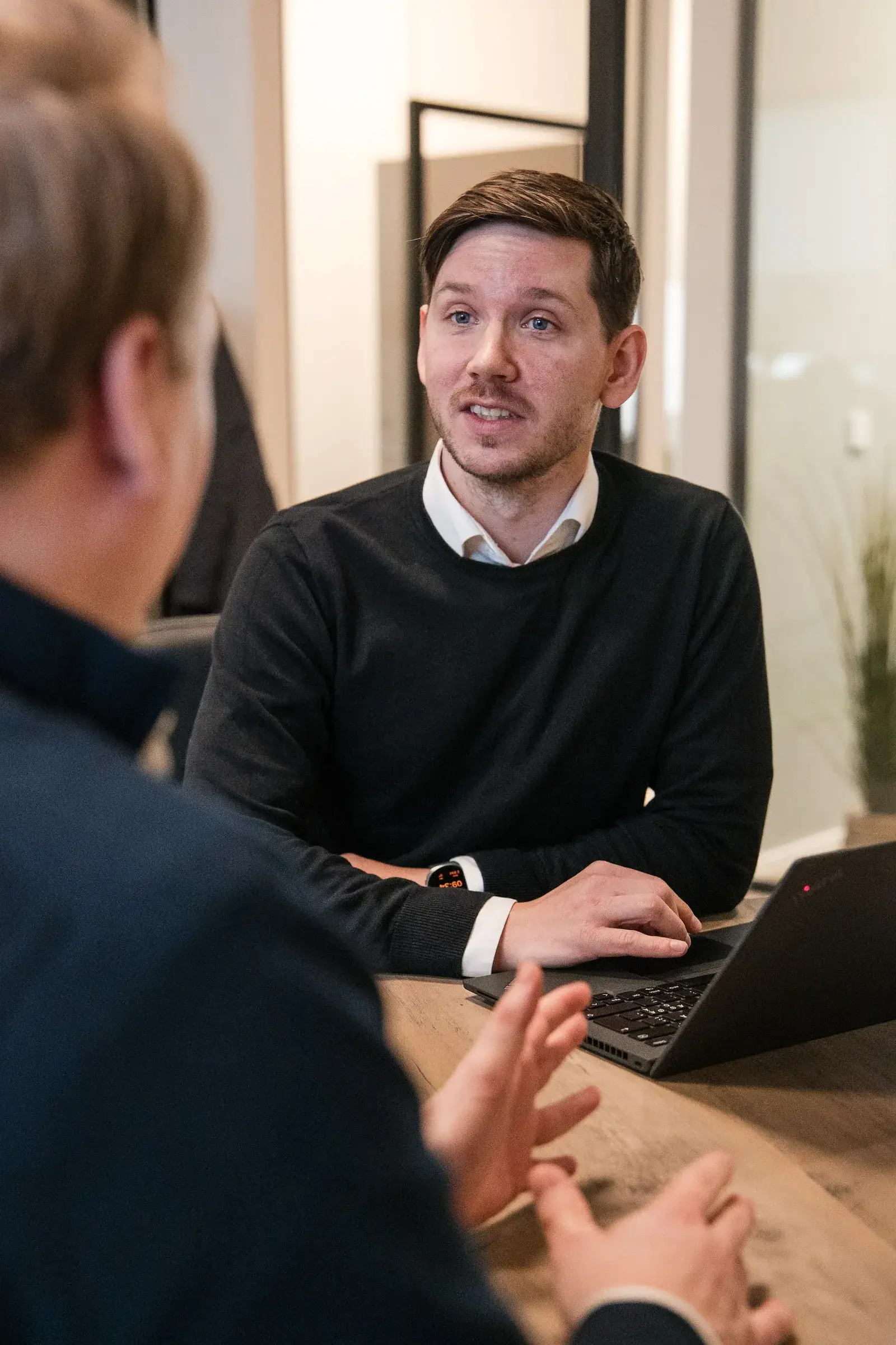 Kollega i Spring i arbeidsmøte